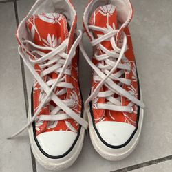 Converse Sneakers Size: 5.5