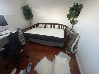 Trundle bed