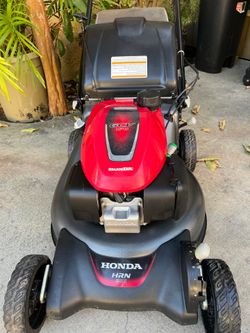 SELF PROPELLED HONDA LAWNMOWER