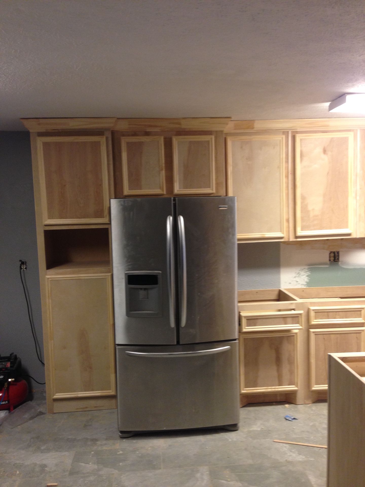 KITCHEN CABINETS & REMODELING