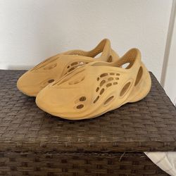 Foam Runners Size 9