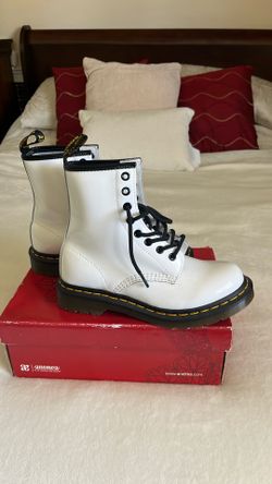 Boots white