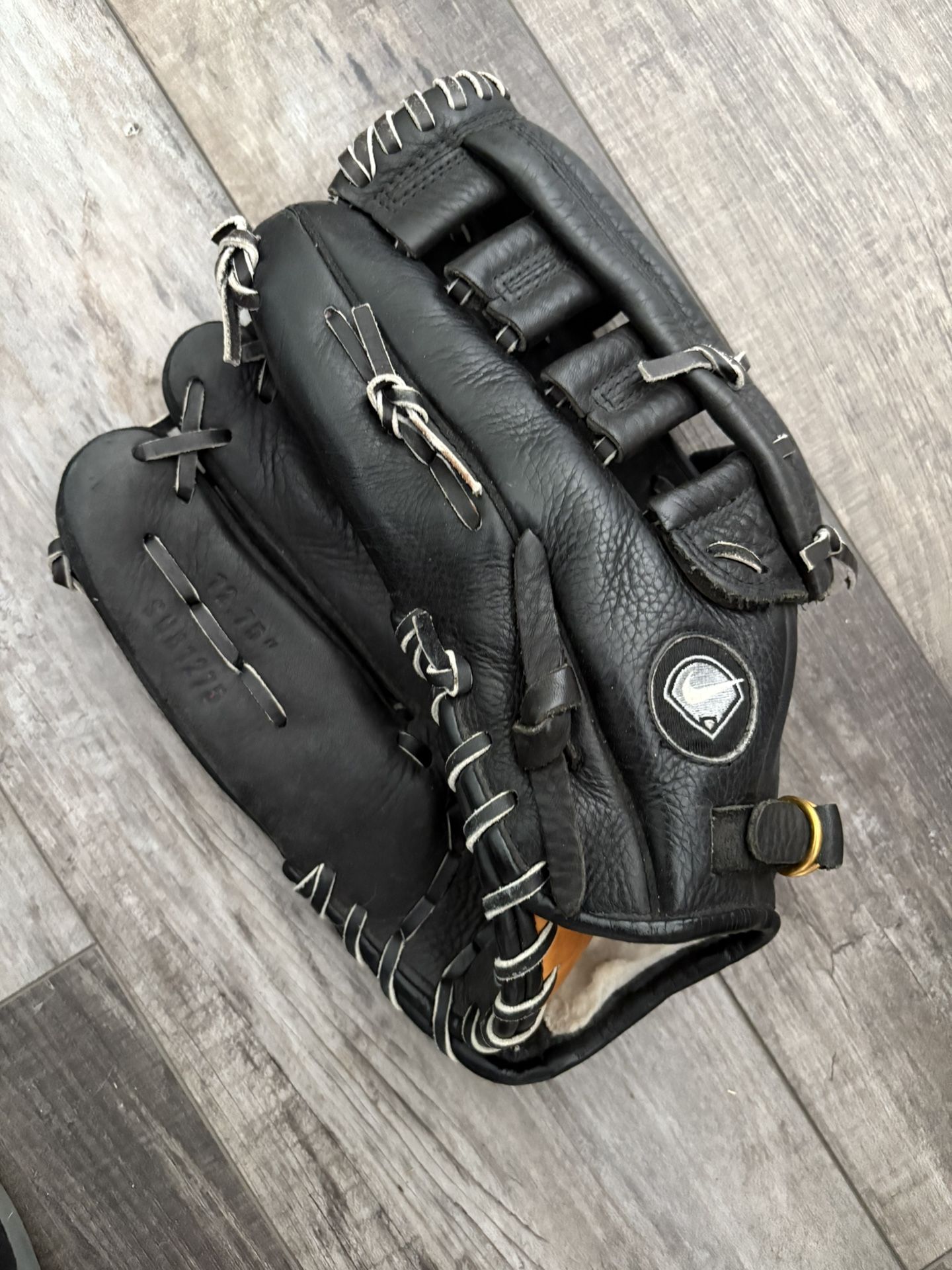 Nike Left Handed Baseball Globe