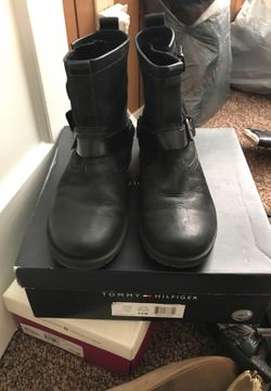Tommy Hilfiger size 61/2