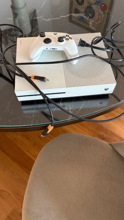Xbox one s + controller +hdmi +power cord