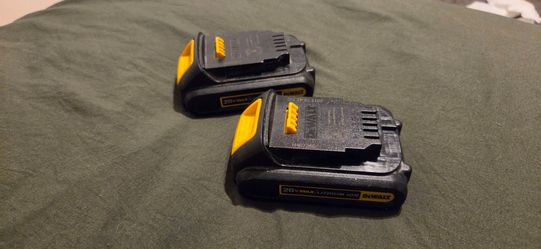 Dewalt battery 2pcs