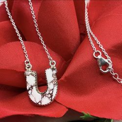 Stamped .925 Silver Native American Horseshoe Luck Pendent With Wild Horse Stone