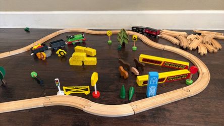 Thomas and friends wooden train track with accessories