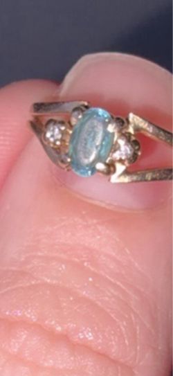 10k Gold Ring with Aquamarine