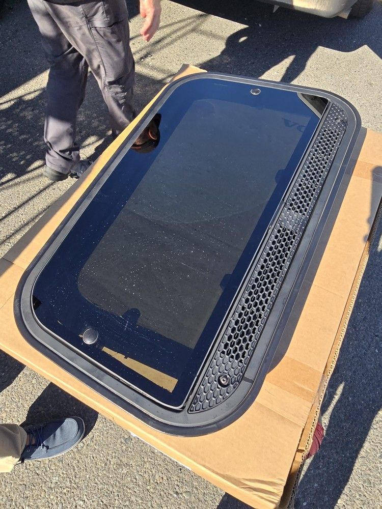 Volvo Semi - Upper Sleeper Window (Driver Side)