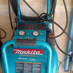 Brand New Makita Compressor With Sandblaster 