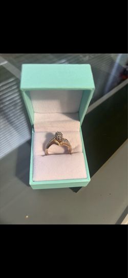 Vintage 14k yellow gold ring diamonds cluster.