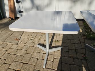 Like New Table & 3 Chairs