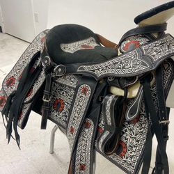 Montura charra bordada con cantinas Cuadradas