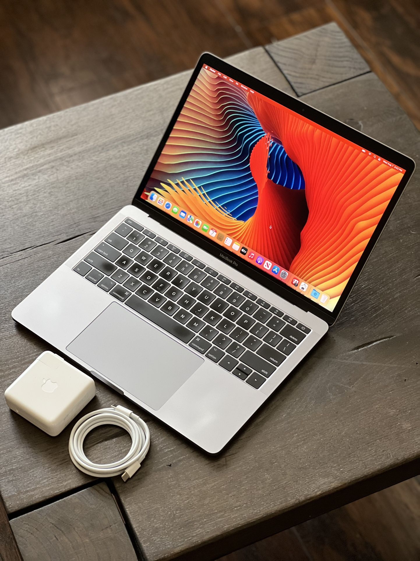 13” MacBook Pro 2.3GHz i5 8gb/1250gb