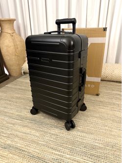 Solgaard 24 Check-In Closet Medium Spinner Luggage