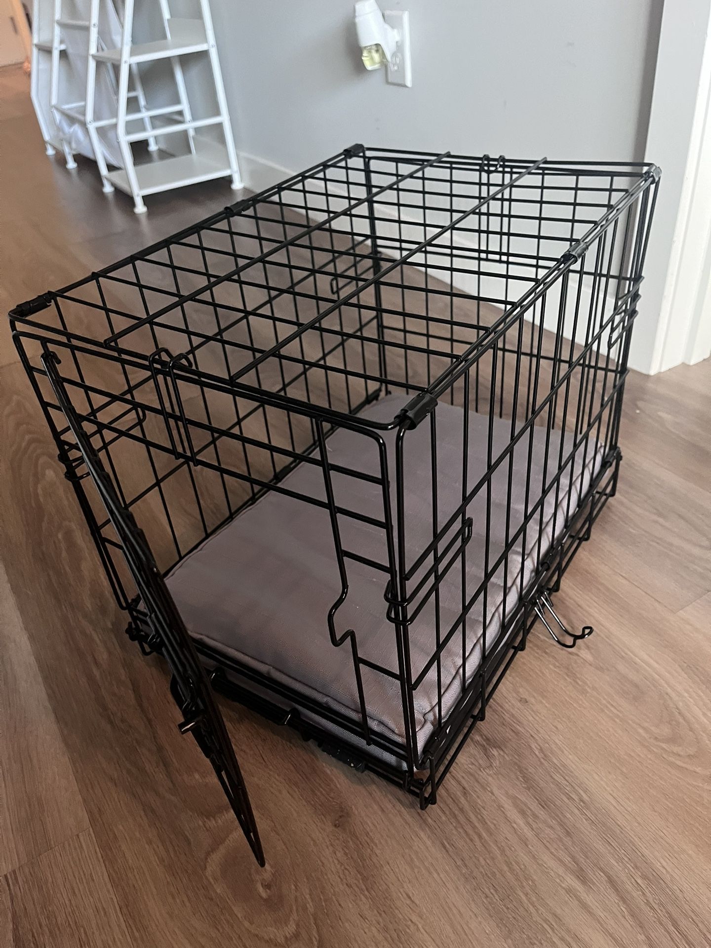 Like New Crate And Waterproof Washable Crate Bed