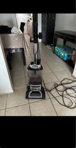 Shark LiftAway Dlx
