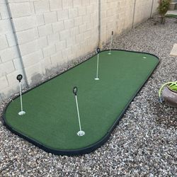 Indoor/Outdoor Putting Green (13’8”x5’9”)