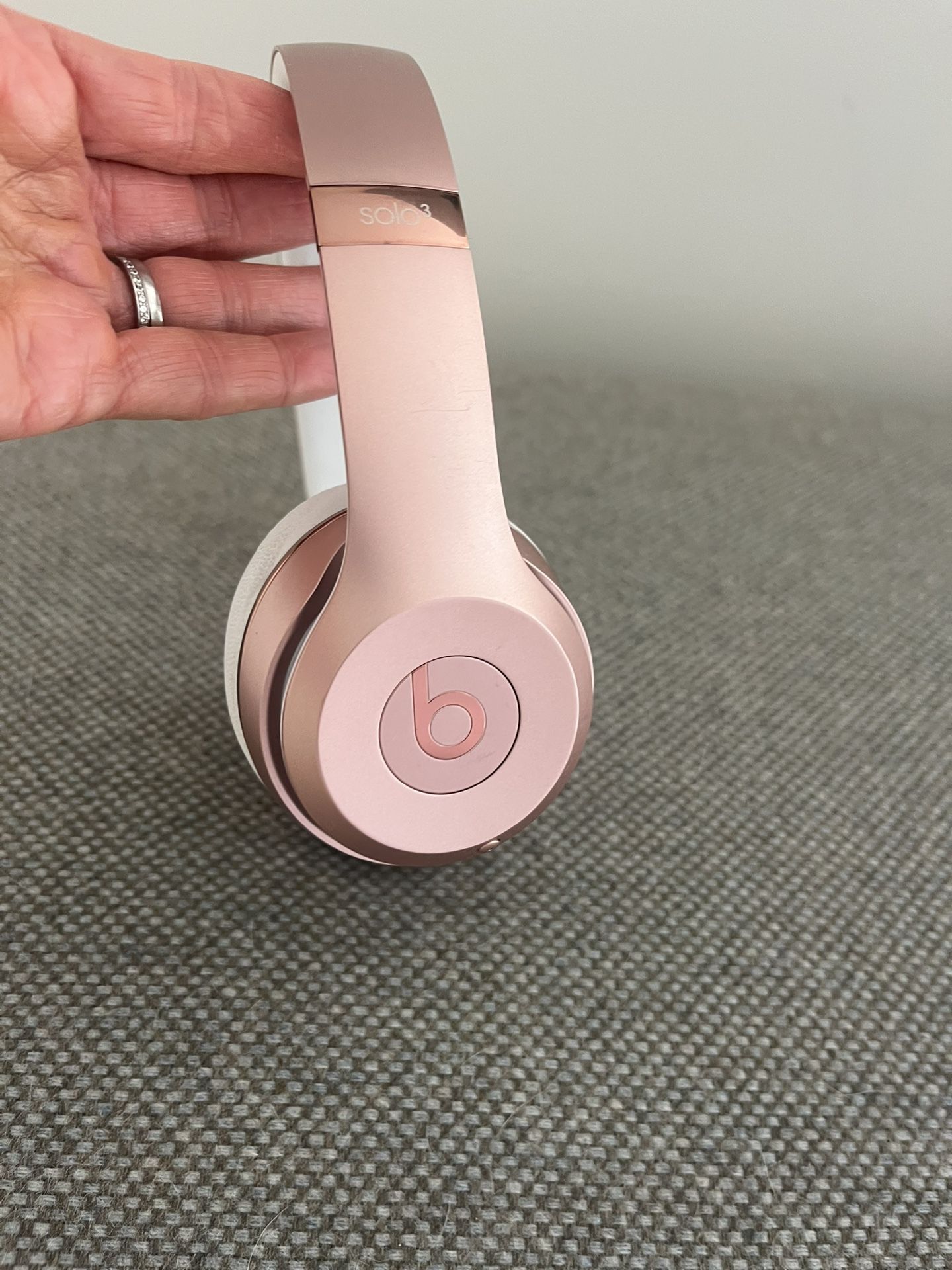 Beats Rose Gold Wireless headphones With Charger