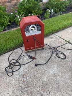 Lincoln Electric AC-225-S arc welder, a portable "buzz box" stick welder