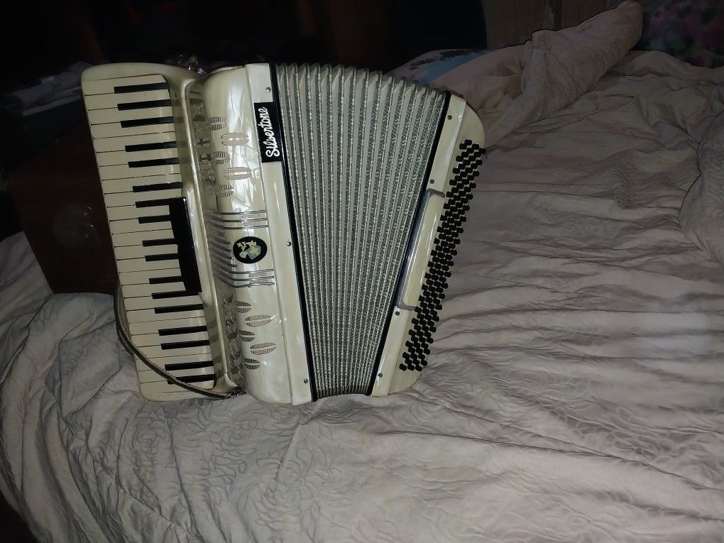 SILVER TONE ACCORDION