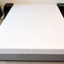 Queen size bed with floating bed frame
