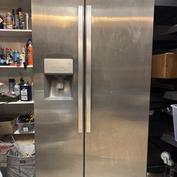 Whirlpool Refrigerator Like New$400 OBO 