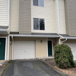 Salmon Creek Condo With Garage
