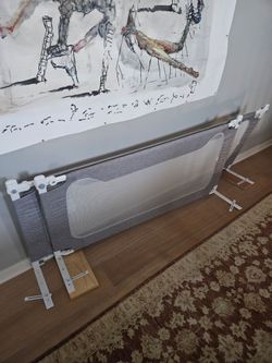 Floor bed baby gate