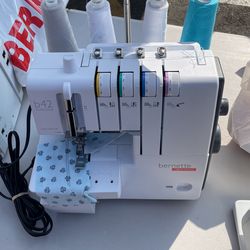 Bernette 42 Cover stitch Open Box Machine