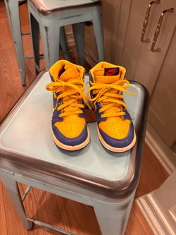 Air Jordan 1 Retro High OG sneakers Kids/baby 9C. Good condition, Located in Murray cash/Venmo. Venmo deposit to hold