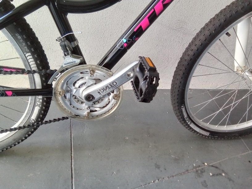 BICYCLE TREK 21 SPEED SIZE 24 BRAND NEW