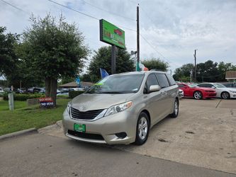2016 Toyota Sienna LE Mobility 7-Passenger
