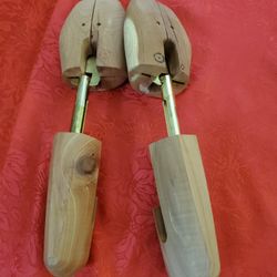2 Cedar Shoe Trees
