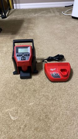 Milwaukee M12 Inflator With Battery And Charger