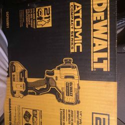 Dewalt atomic compact series impact driver kit