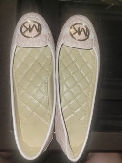 Lillie Leather Moccasin
Lillie Leather Moccasin