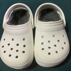 Crocs fleece lined toddler girl size 8 shoes 