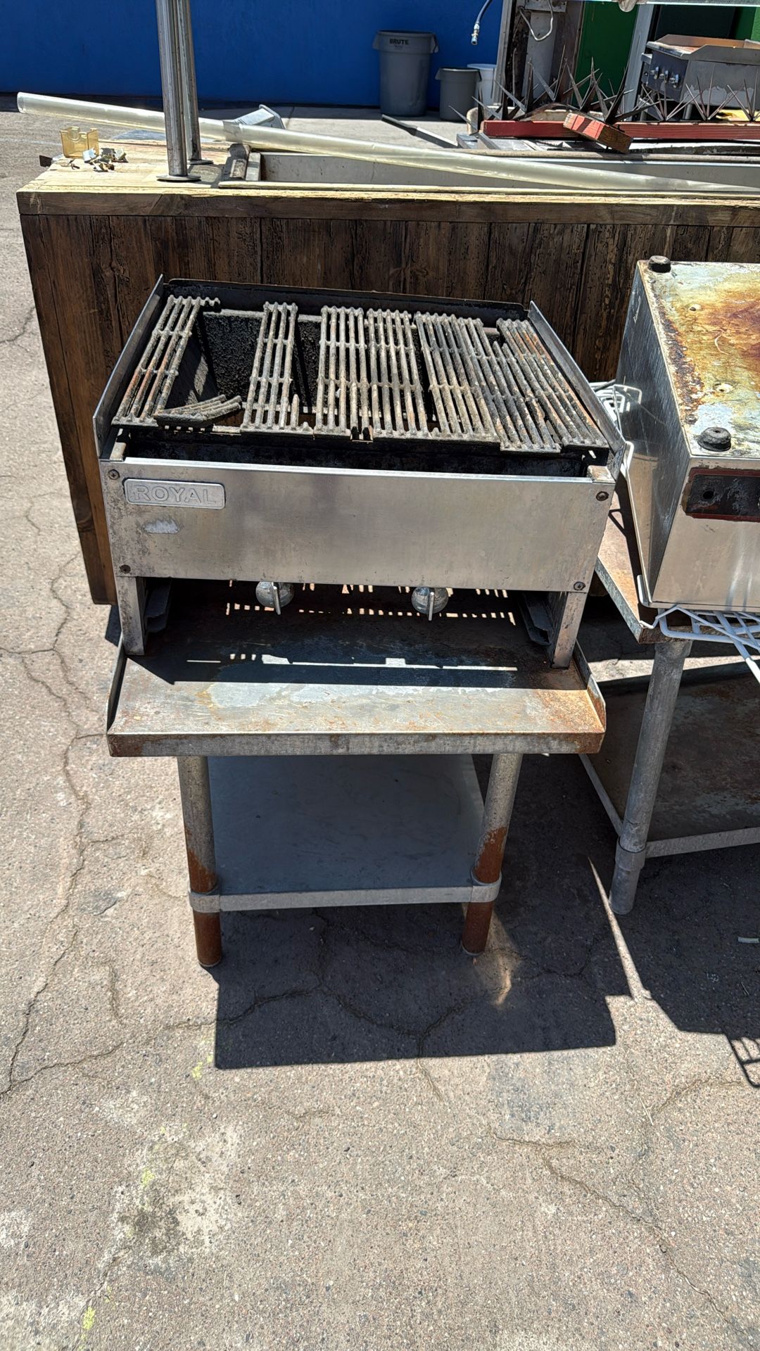 Royal Charcoal Grill Gas 24” With Stand