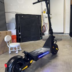 Dual-motor electric scooter