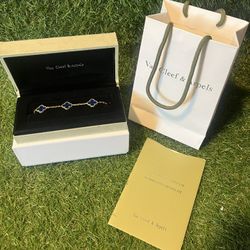 *BRAND NEW* VAN CLEEF & ARPELS CLOVER BRACELET “BLUE/GOLD”