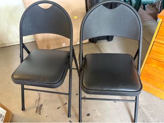 2 folding chairs