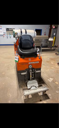Ride on propane floor scraper