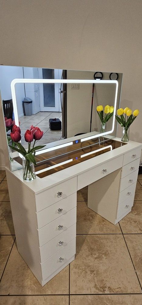 Vanity Makeup Desk