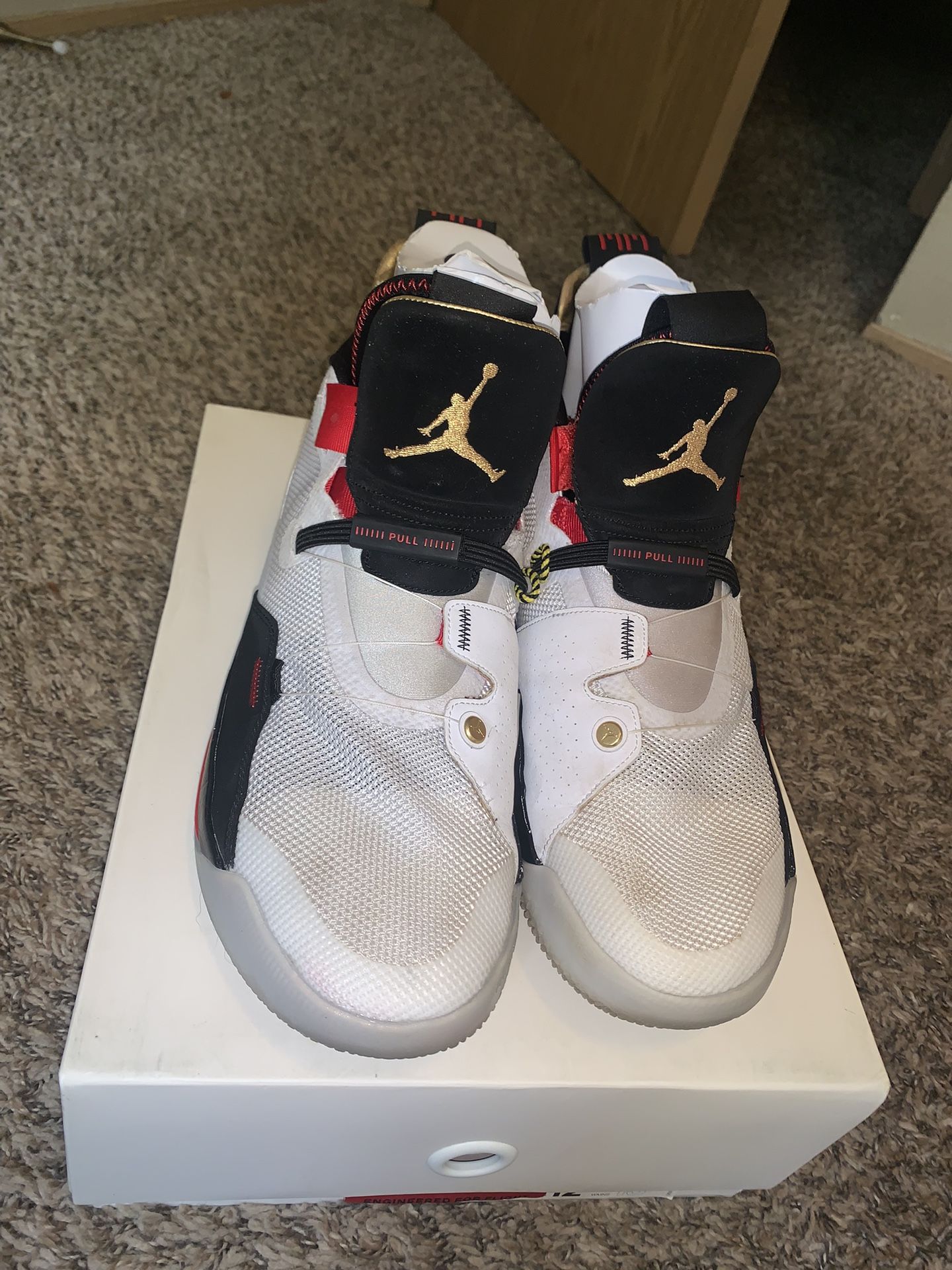 Air Jordan 33’s White Gold Size 12