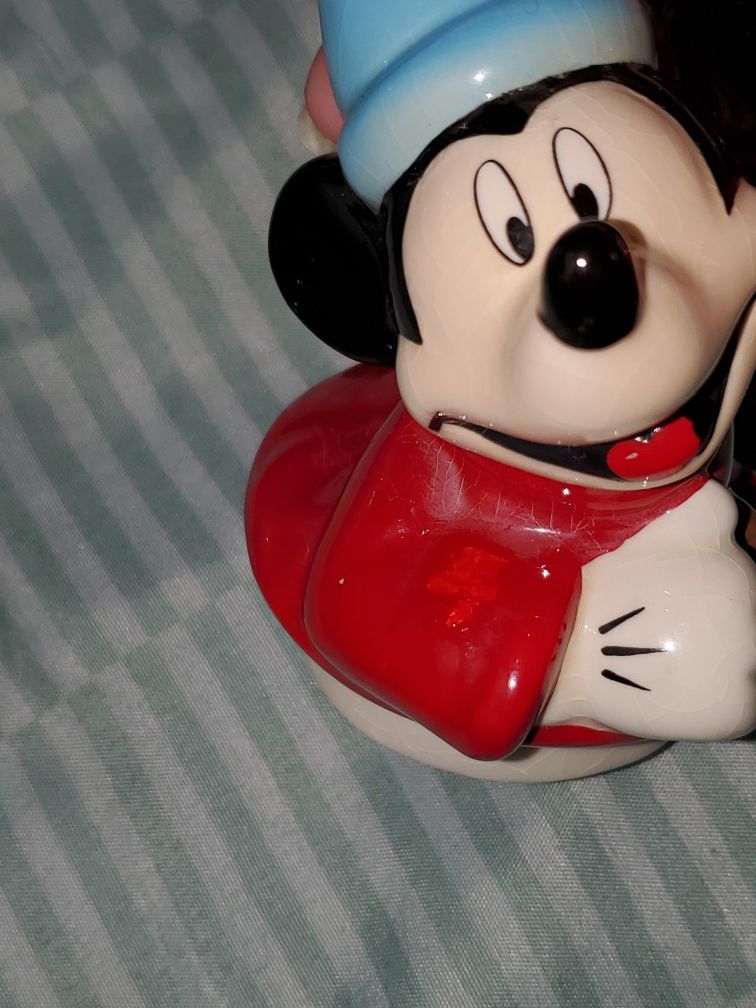 Disney showcase collection yr 2000 sorcerer mickey