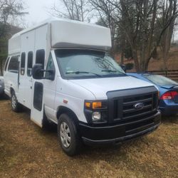 2011 Ford E-350 