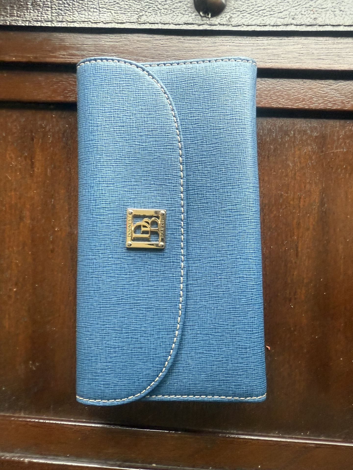 Dooney And Bourke Wallet 