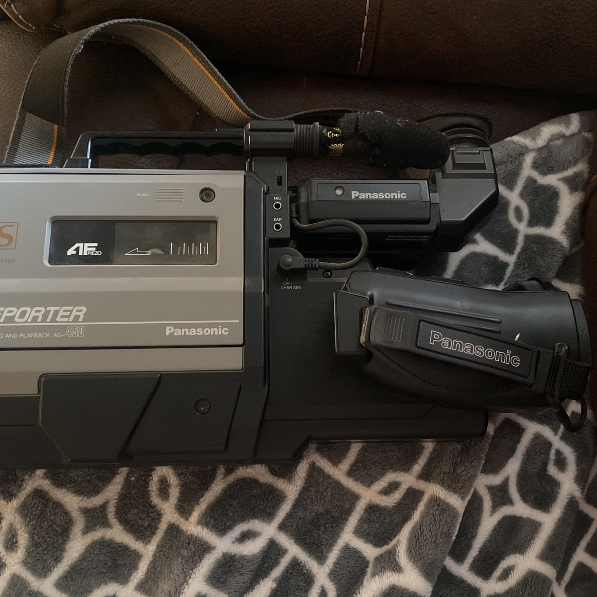 Panasonic, AG-450 Super-VHS Reporter Camcorder